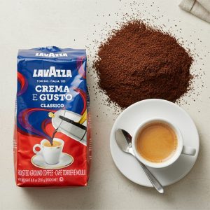 Taza de café preparada con Lavazza Crema e Gusto molido