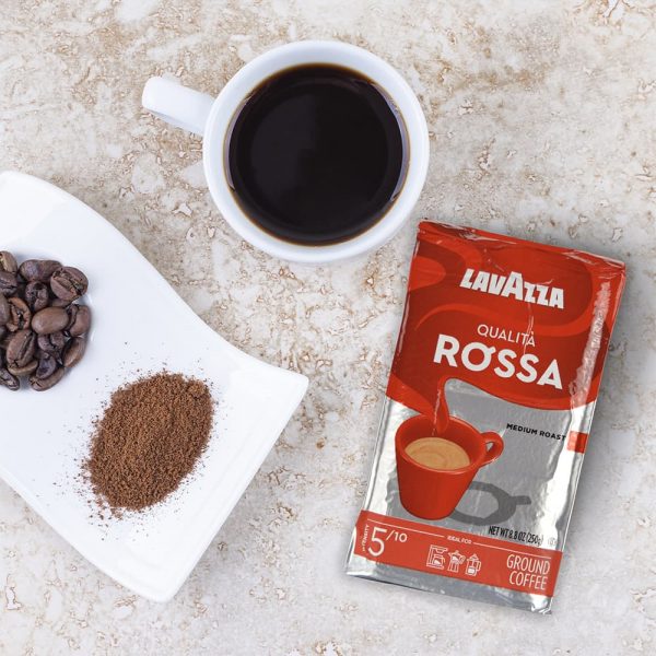 Taza de café preparada con Lavazza Qualità Rossa molido